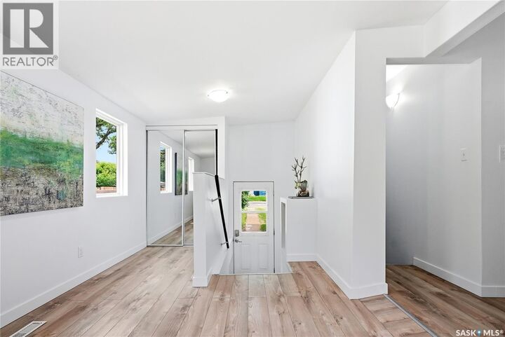 Property Photo:  831 K Avenue N  SK S7L 2N2 
