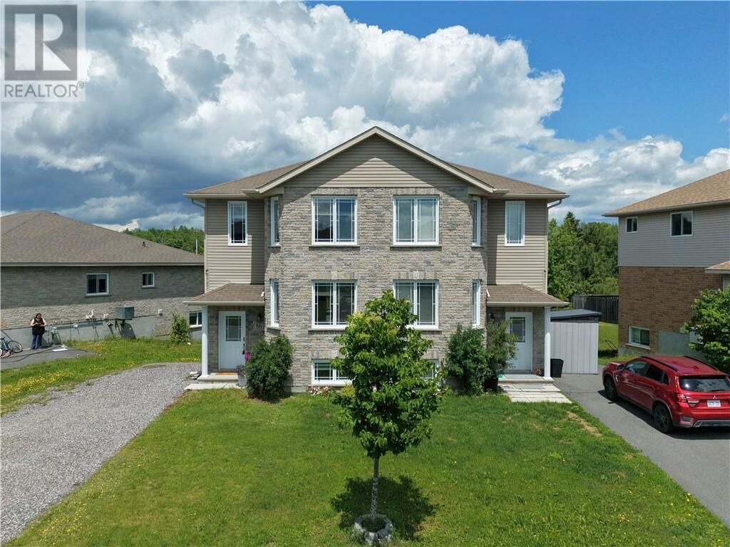 Property Photo: 86 Rinkside Court ON P3E 0E3