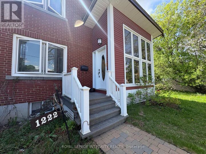 Property Photo: 1222 Dorchester Avenue ON K1Z 8E4