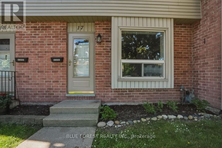 Property Photo: 226 Highview Avenue West 17 ON N6J 4K1