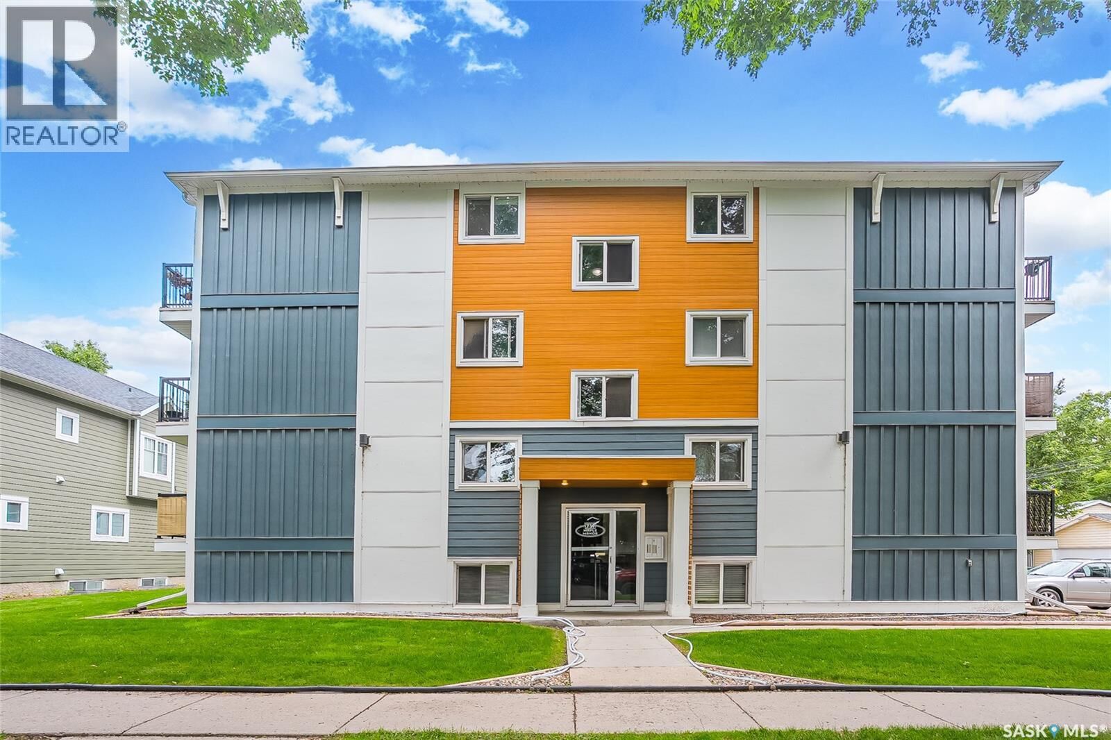 Property Photo:  22 719 10th Street E  SK S7H 0H2 