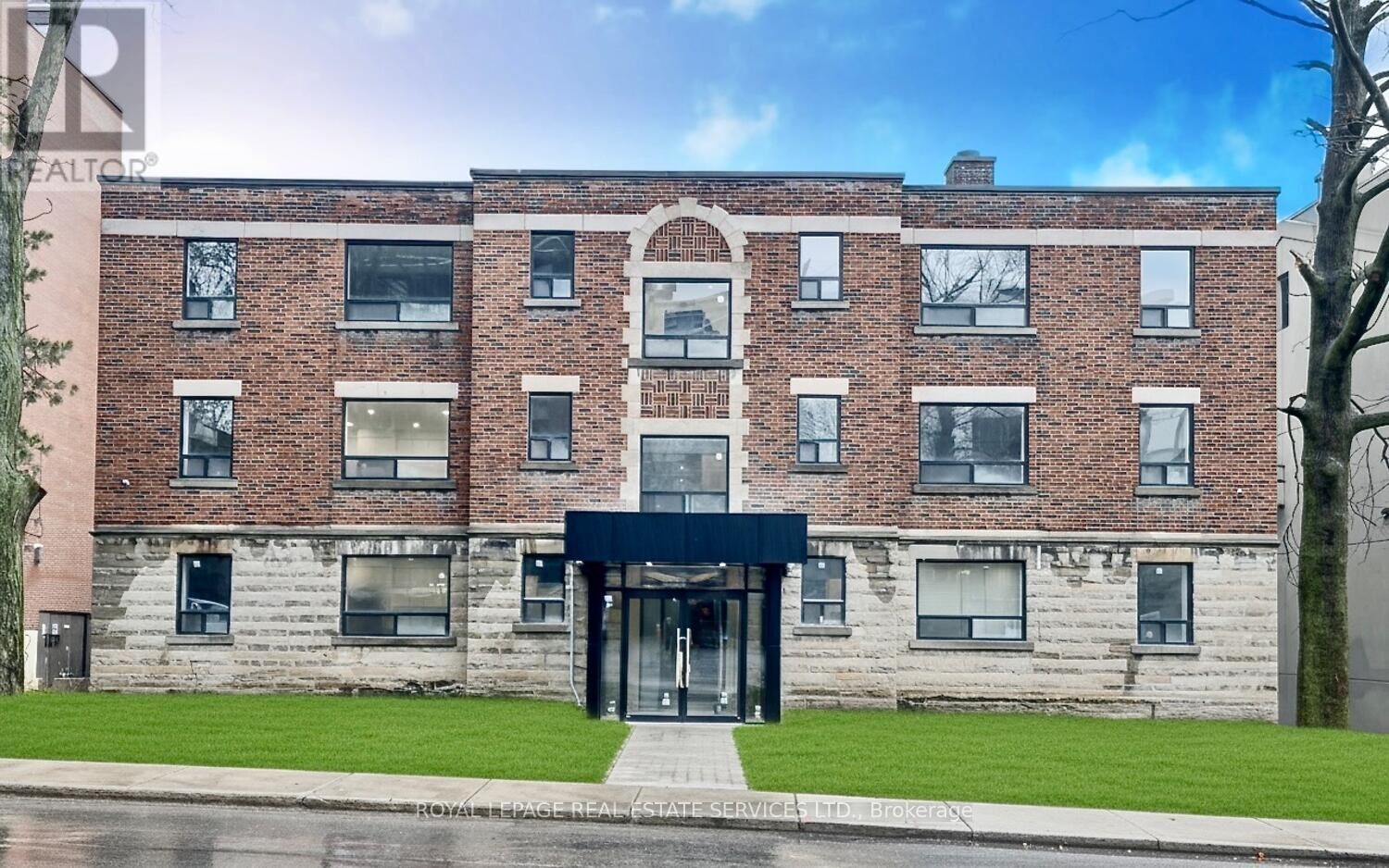 Property Photo: 20 Duke Street 9 ON L8P 1X1