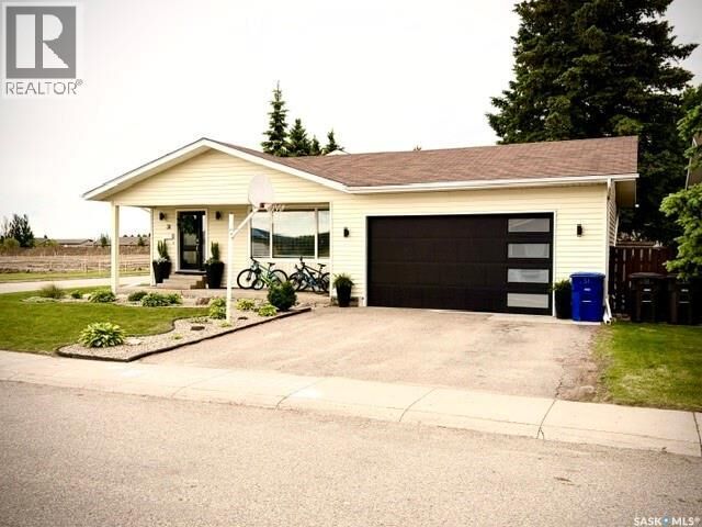 Property Photo: 31 Birch Place SK S0K 2M0