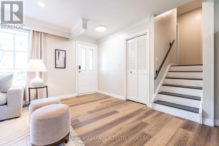 Property Photo:  15 Old Oxford Road  ON L2M 2J7 