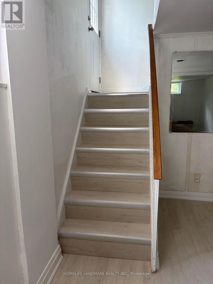 Property Photo:  20 Burbank Drive  ON M2K 1M8 