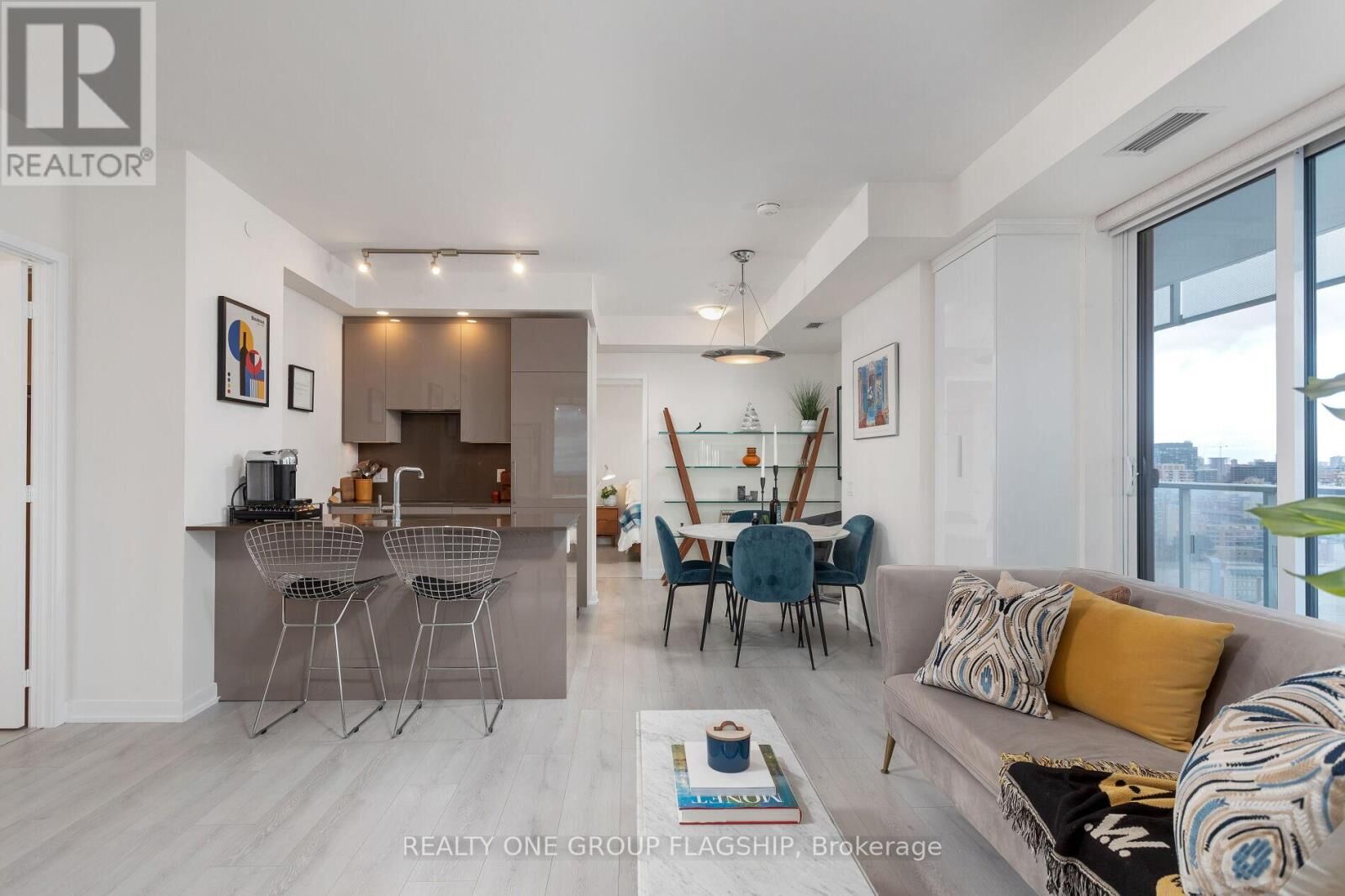 Property Photo: 28 Freeland Street 1609 ON M5E 0E3