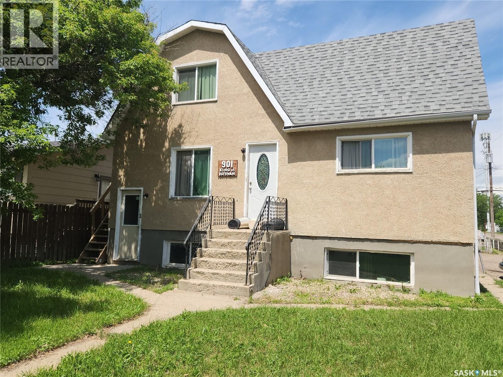 Property Photo:  901 King Street  SK S4A 1L3 