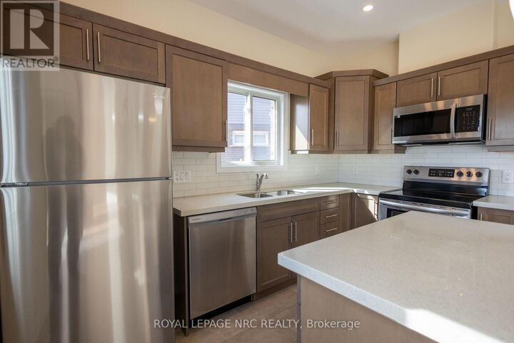 Property Photo:  33 Cinnamon Street  ON L2V 0H6 
