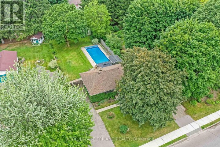 Property Photo: 374 Griffith Street ON N6K 2S2