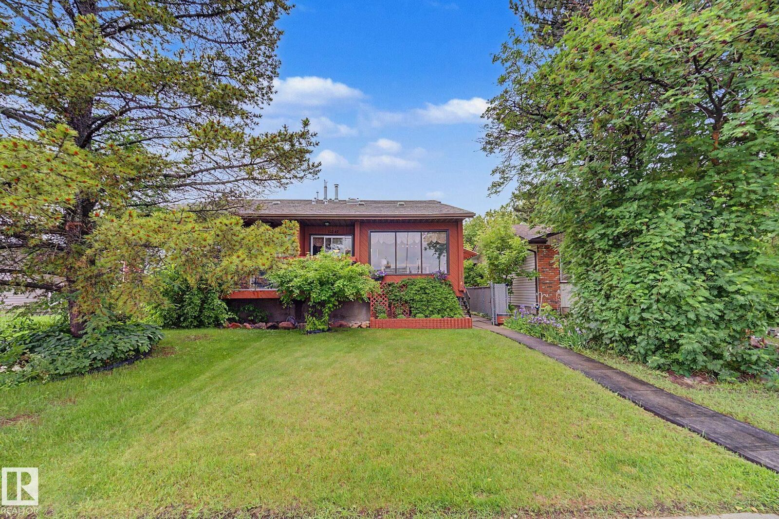 Photo de la propriété:  10242 161 Street NW  AB T5P 3J1 