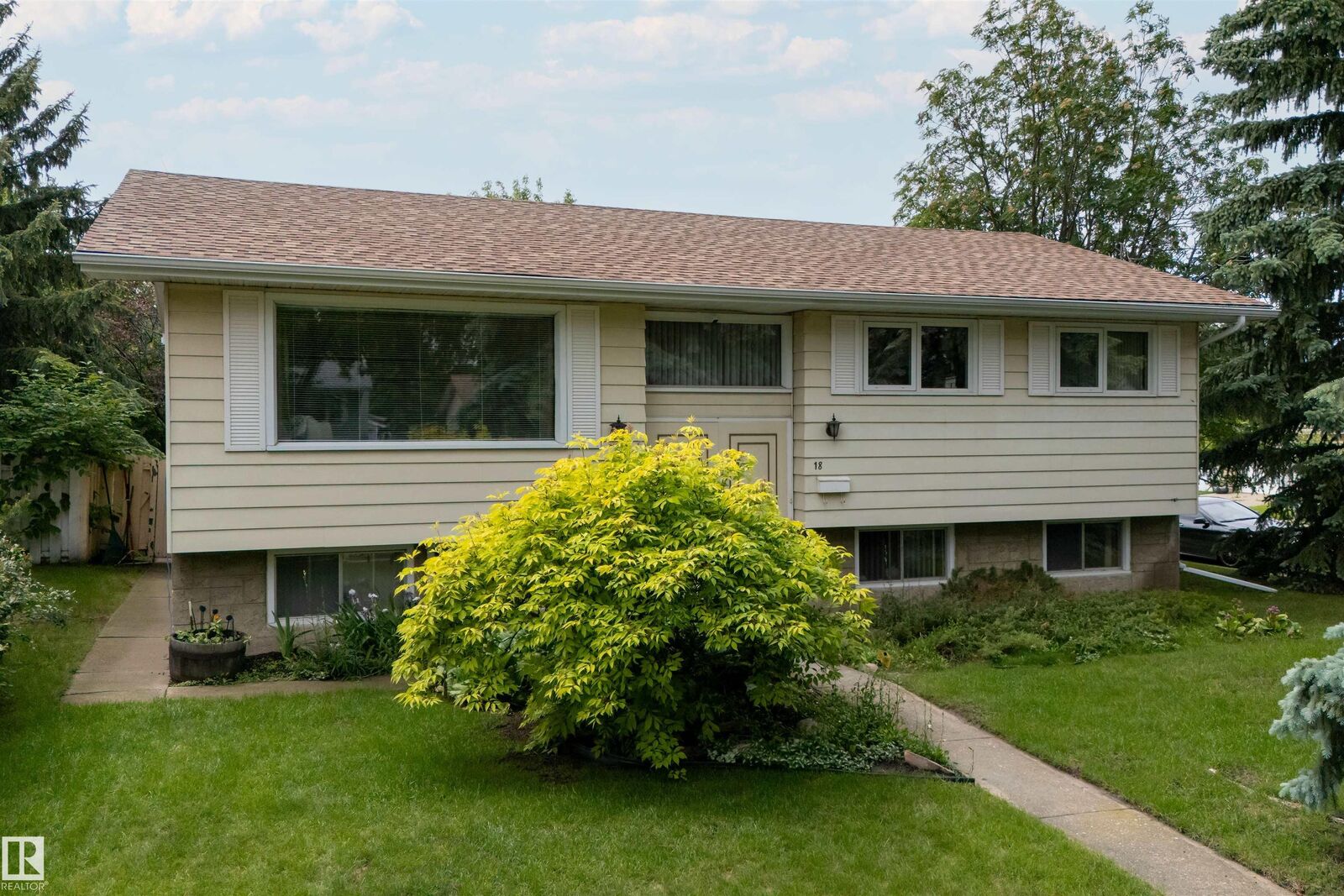 Property Photo:  18 Glenbrook Boulevard  AB T8A 2Z1 