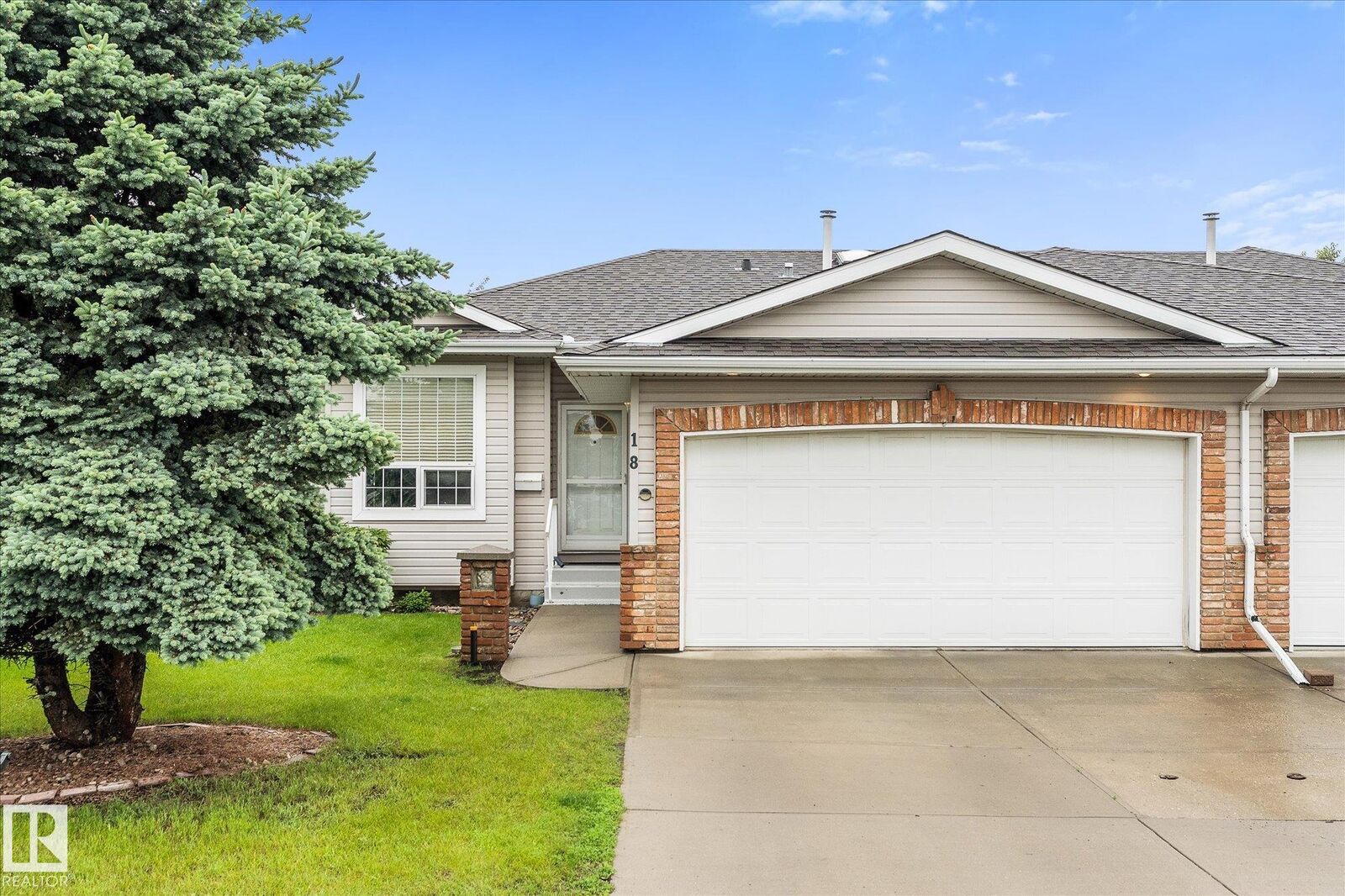 Property Photo:  18 Hillcrest Court  AB T7X 4A8 