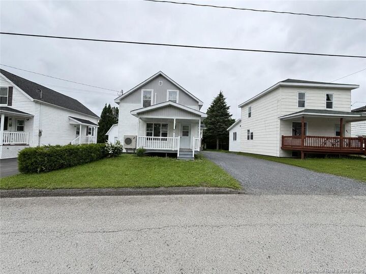 Property Photo:  80 Rue St-Antoine  NB E7E 1Z4 