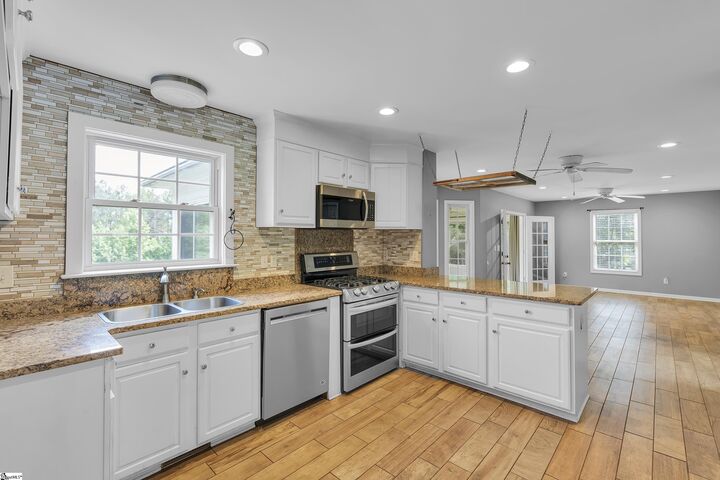 Property Photo:  204 Long View Lane  SC 29671 