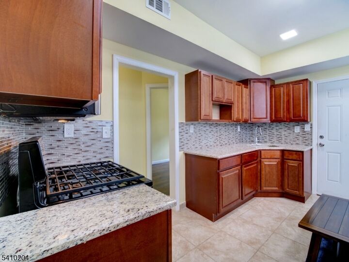 Property Photo:  52 Amherst St  NJ 07018 