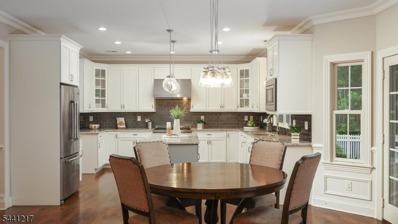 Property Photo:  621 Green Briar Ct  NJ 07090 