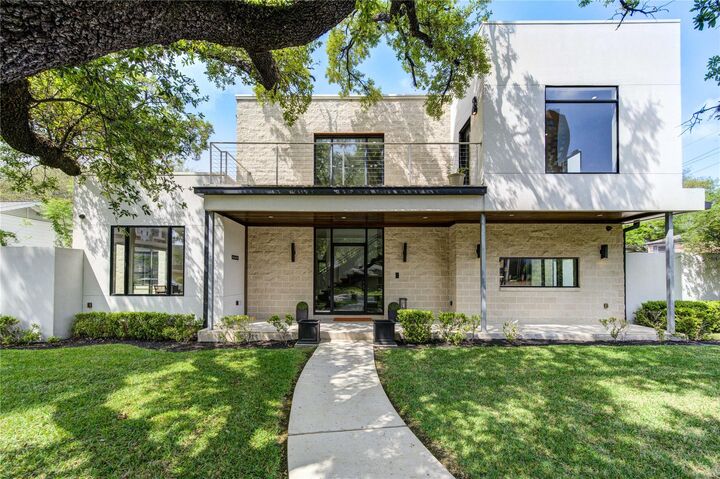 Property Photo: 5202 Chesapeake Way TX 77056