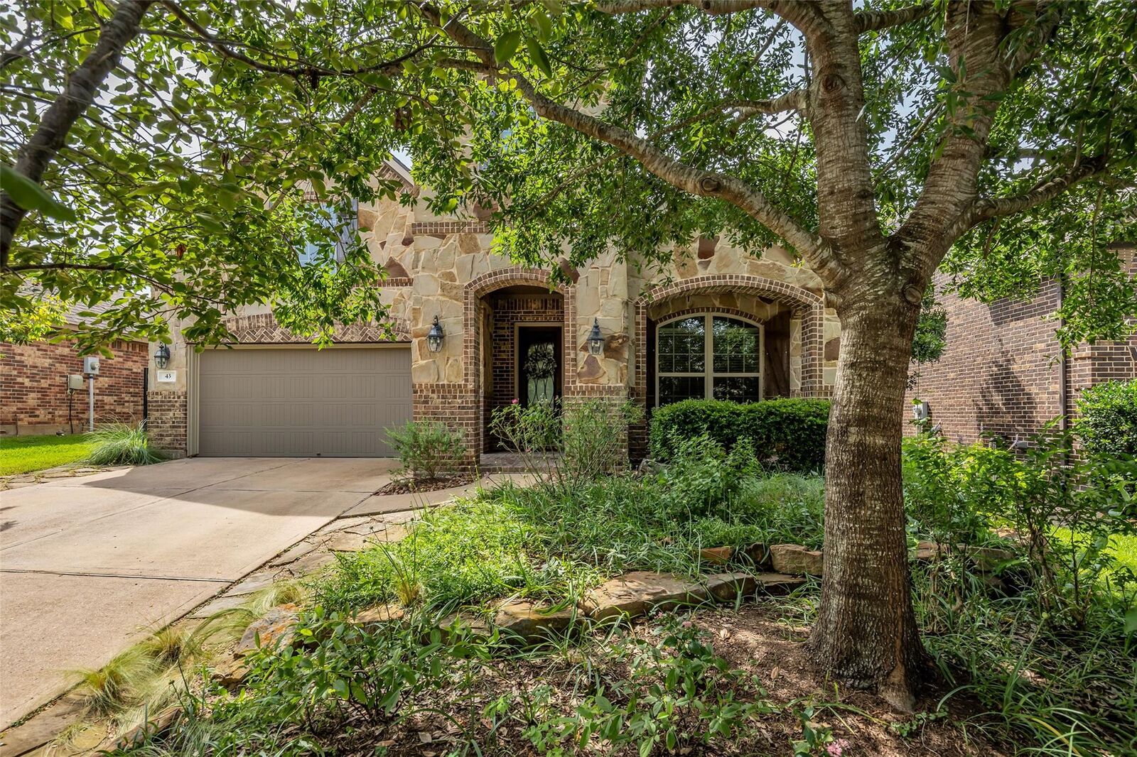 Property Photo: 43 Hearthshire Circle Circle TX 77354