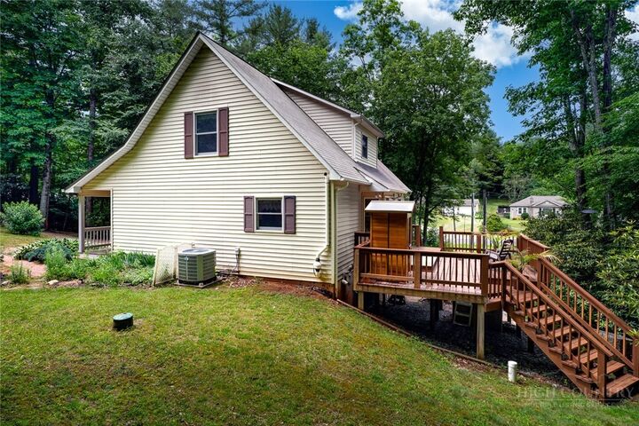 Property Photo:  1012 Northridge Drive  NC 28607 