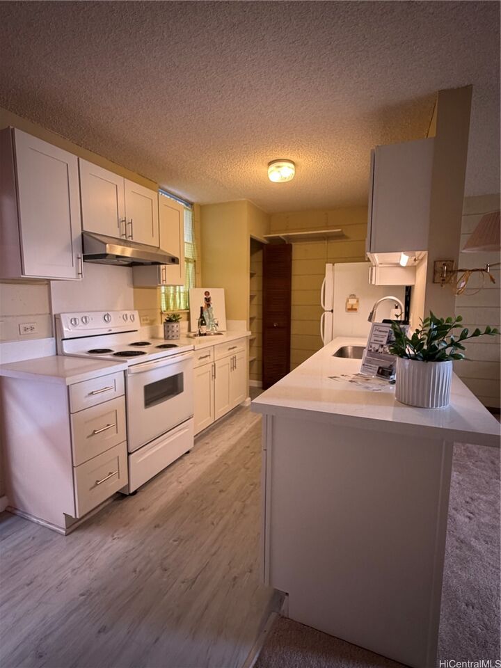 Property Photo:  633 Nalanui Street 215  HI 96817 