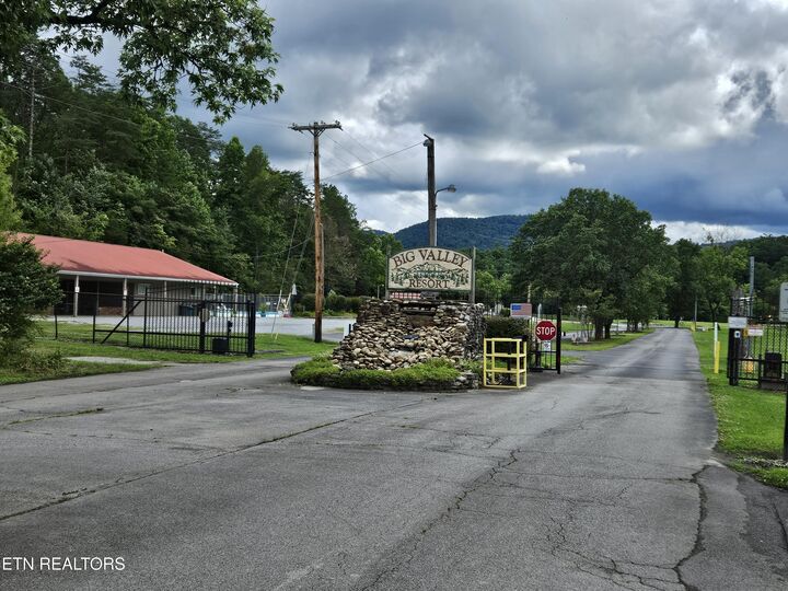 Property Photo:  417 Mountain Thrush Drive  TN 37882 