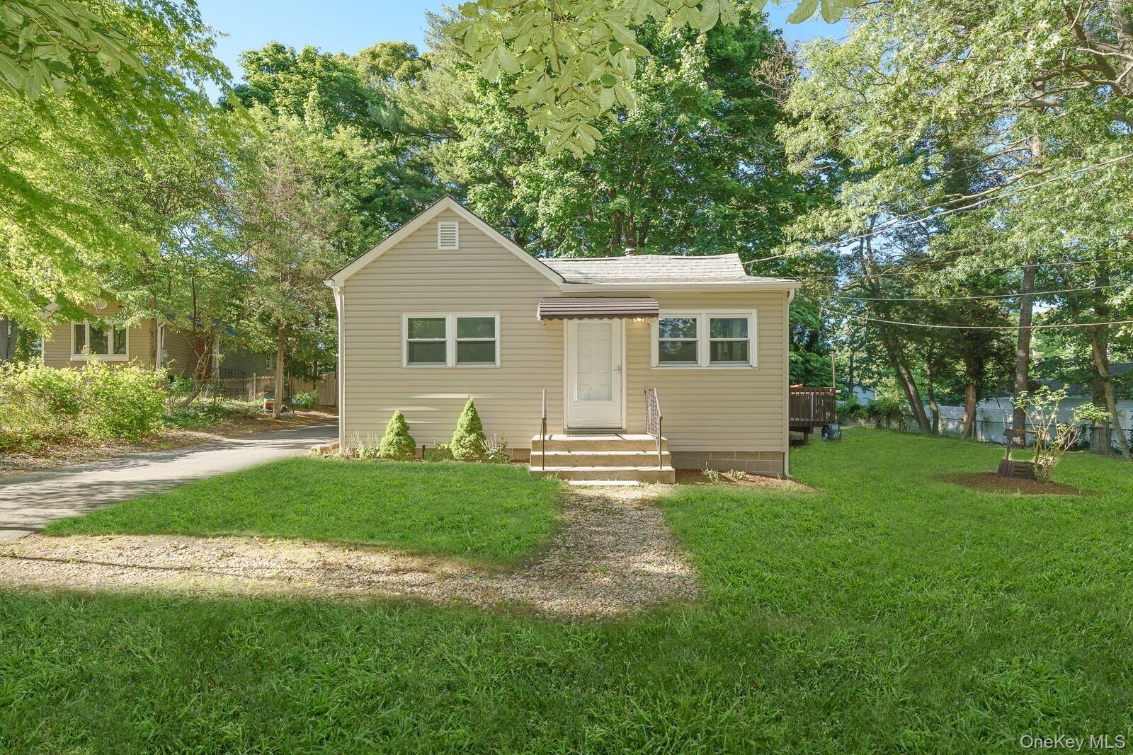 Property Photo:  7 Laurelton Avenue  NY 11784 