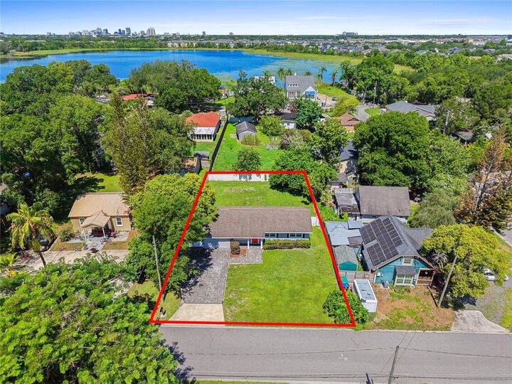 Property Photo: 1350 Sasoon Avenue FL 32803