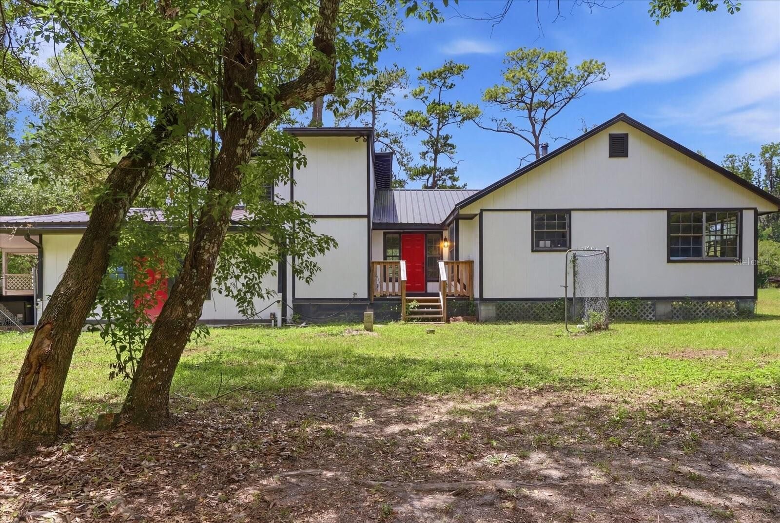 Property Photo:  1019 S Mildred Avenue  FL 34601 