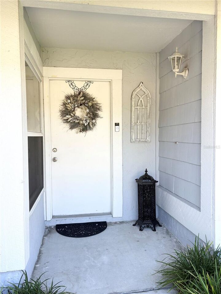 Property Photo: 1216 Chestnut Court FL 33563