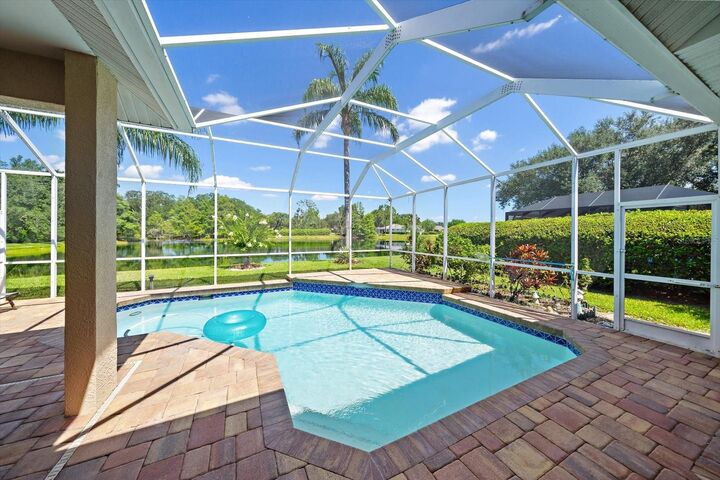 Property Photo:  11909 Summer Meadow Drive  FL 34202 