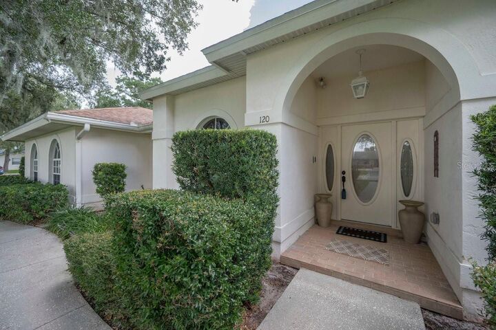 Property Photo:  120 Woodcrest Lane  FL 33860 