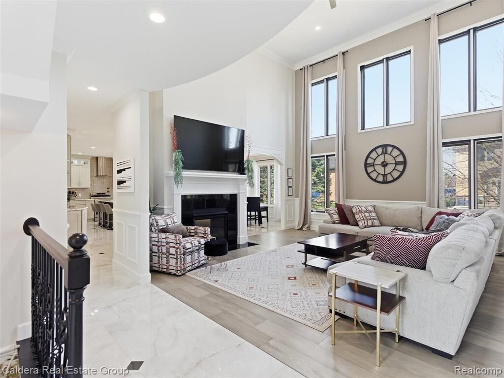 Property Photo:  7219 Vista Drive  MI 48316 5861 