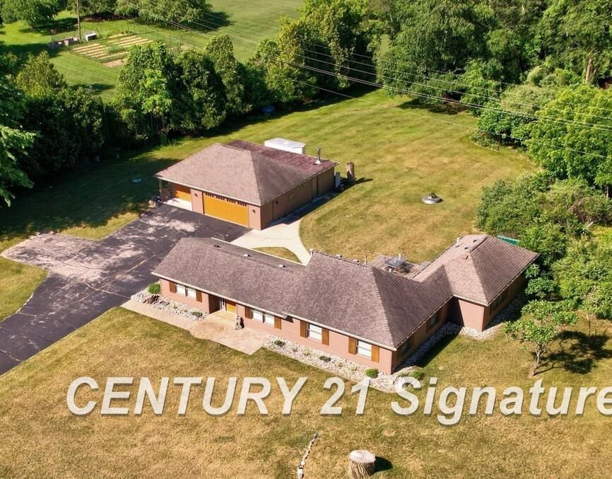 Property Photo: 4065 N River Road MI 48623