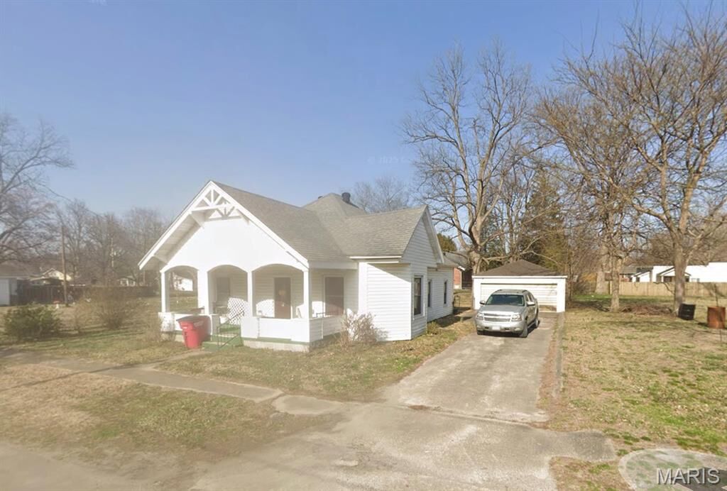 Property Photo:  108 Elm Street  MO 63771 
