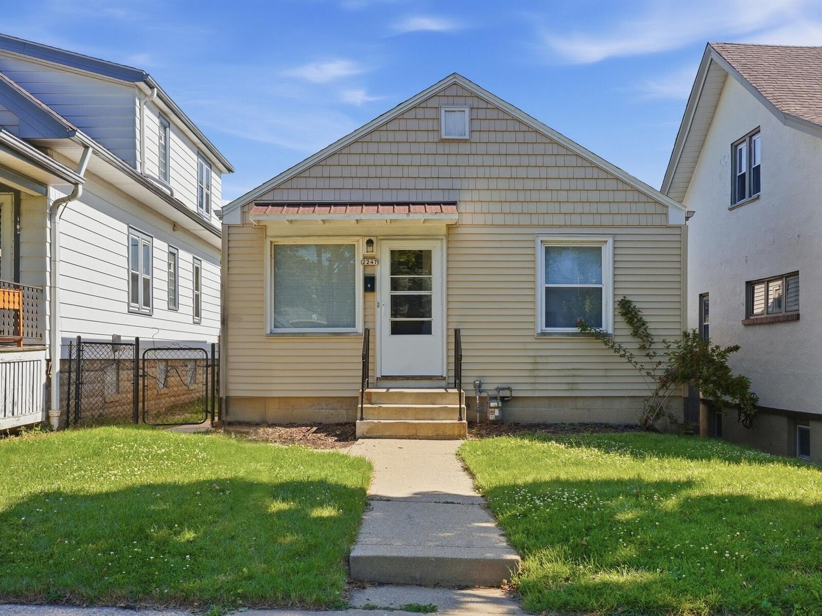 Property Photo:  2247 E Vollmer Ave  WI 53207 