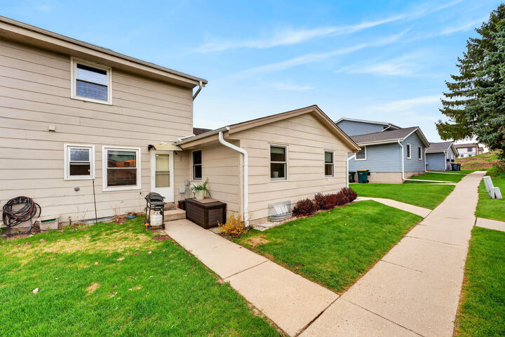 Property Photo:  1816 Miller St  WI 53095 