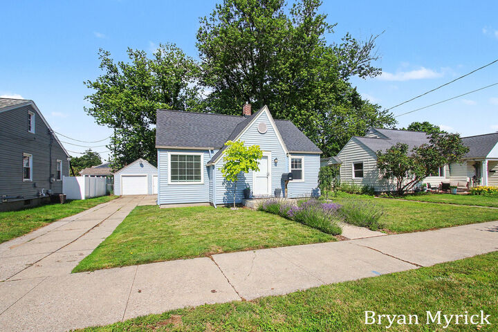 Property Photo: 762 Central Avenue MI 49423