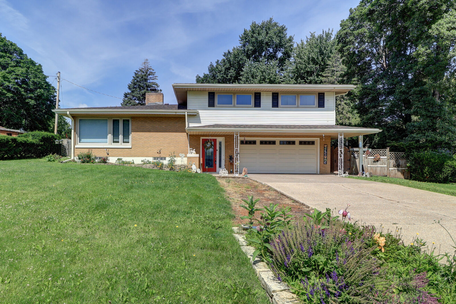 Property Photo: 804 N 11th Street IA 52732