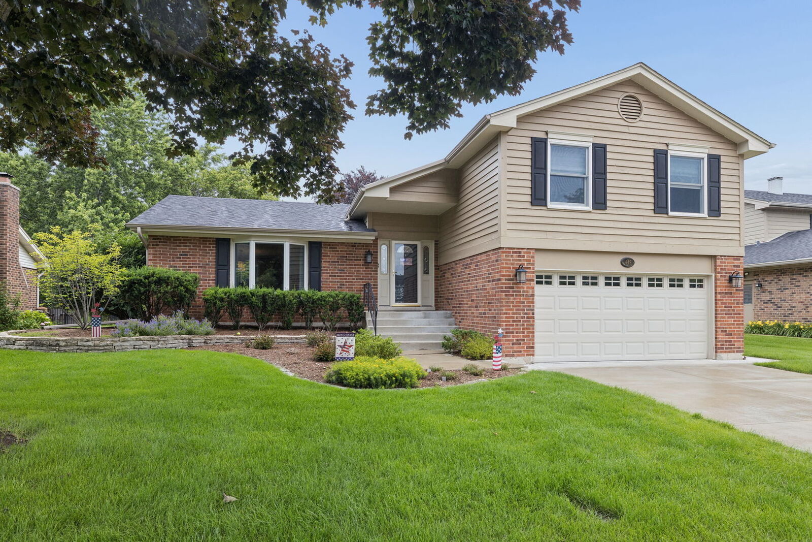 Property Photo:  449 Farnham Lane  IL 60189 