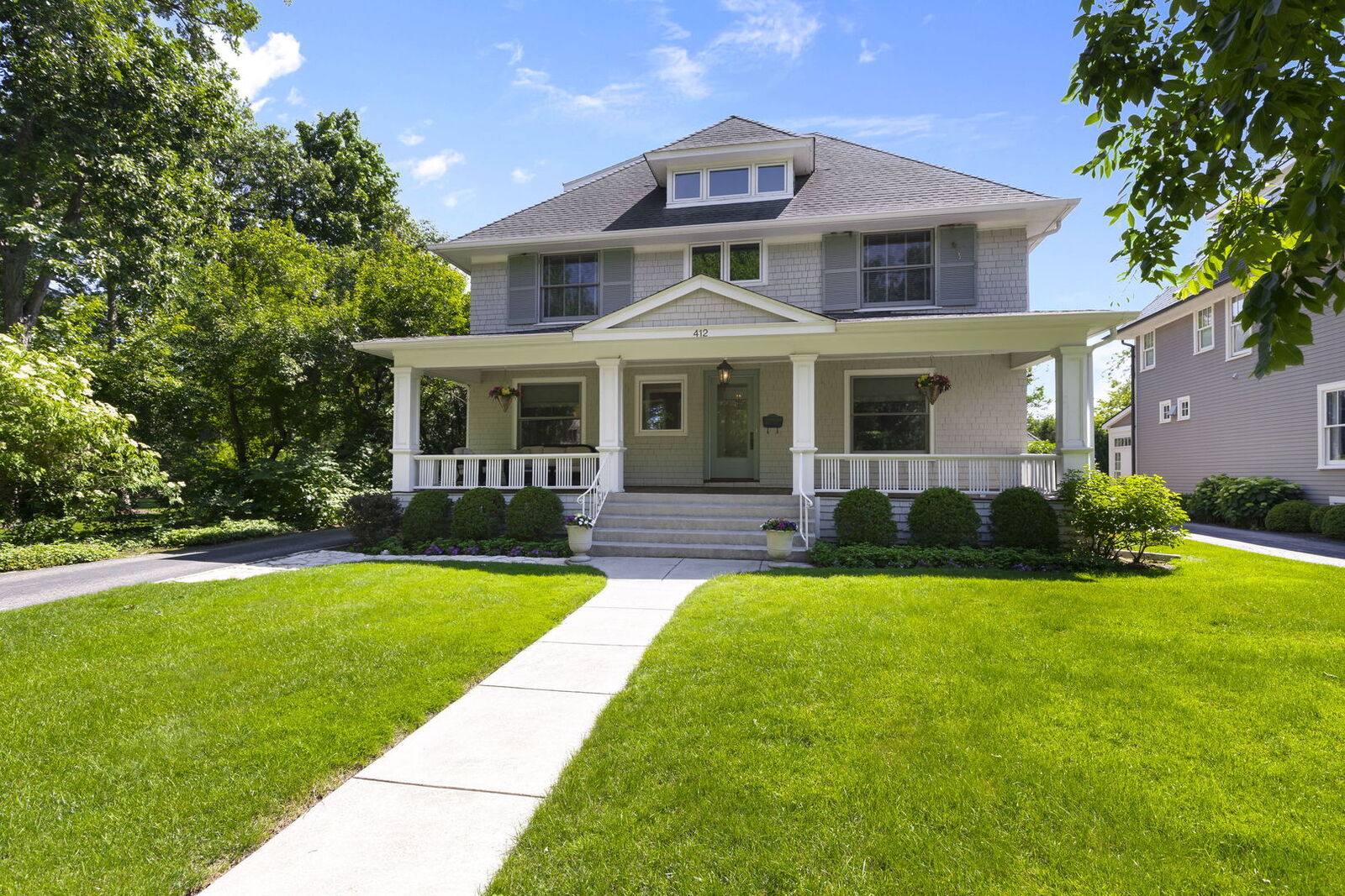 Property Photo: 412 Cumnor Road IL 60043