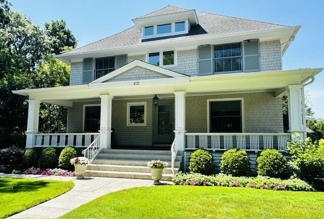 Property Photo: 412 Cumnor Road IL 60043