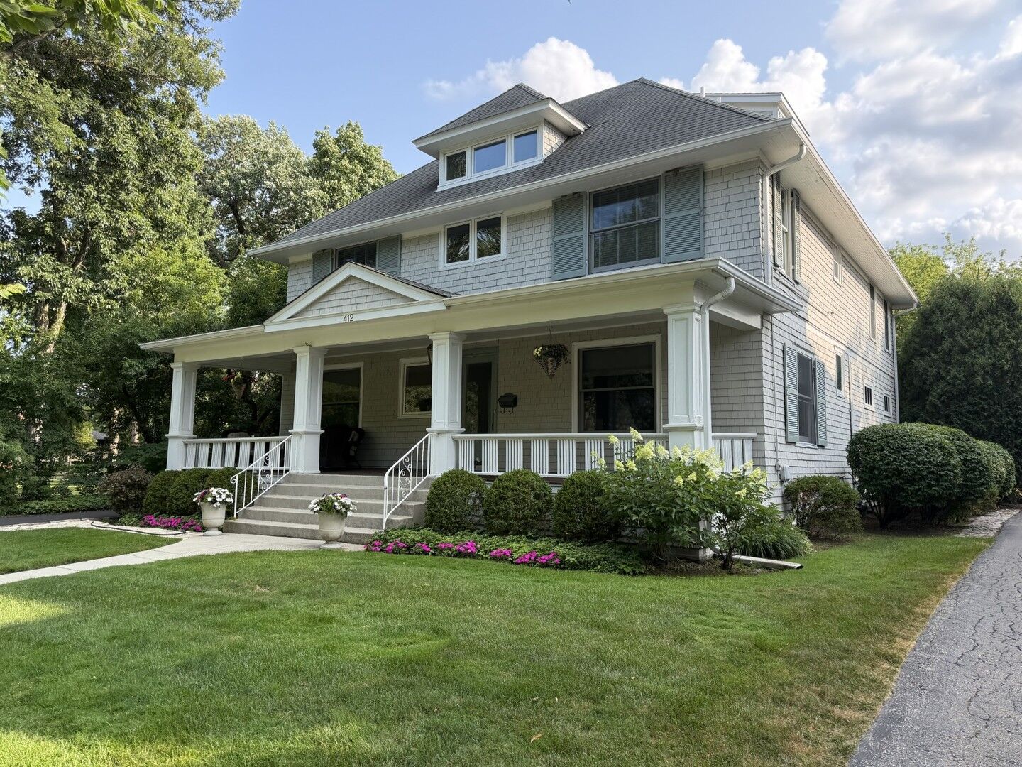 Property Photo:  412 Cumnor Road  IL 60043 