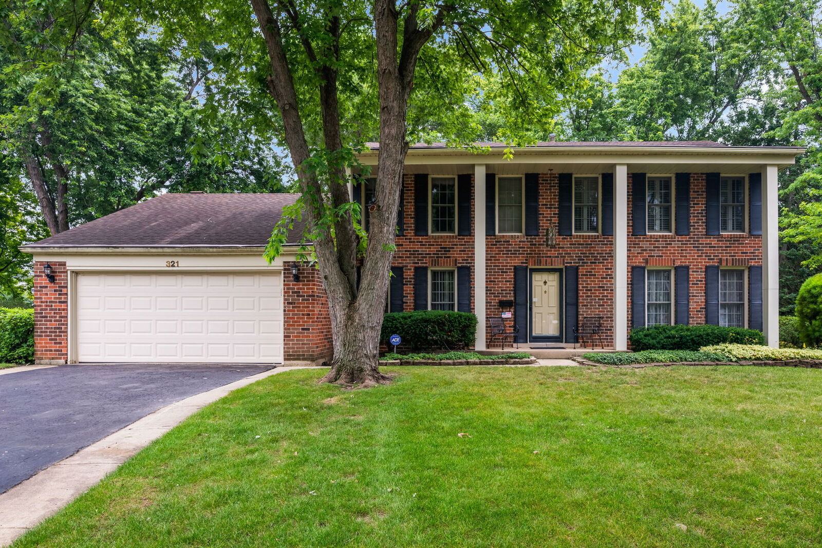 Property Photo:  321 Ambleside Drive  IL 60172 