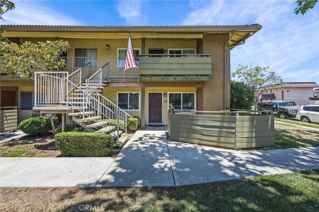 Property Photo:  2094 E Grand Avenue 32  CA 92027 