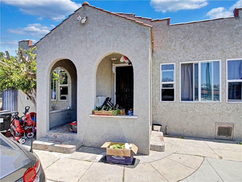 Property Photo:  5420 Manhattan Place  CA 90062 