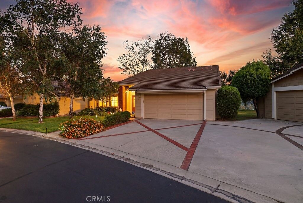 Property Photo:  2021 Rosemont Avenue 3  CA 91103 