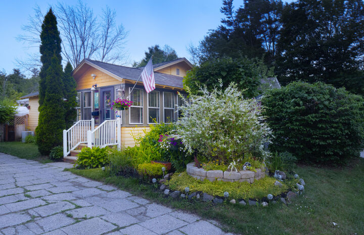 Property Photo:  8 Auburn Street  ME 04083 