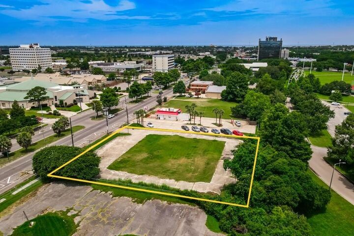 Property Photo:  5571 Read Boulevard  LA 70127 
