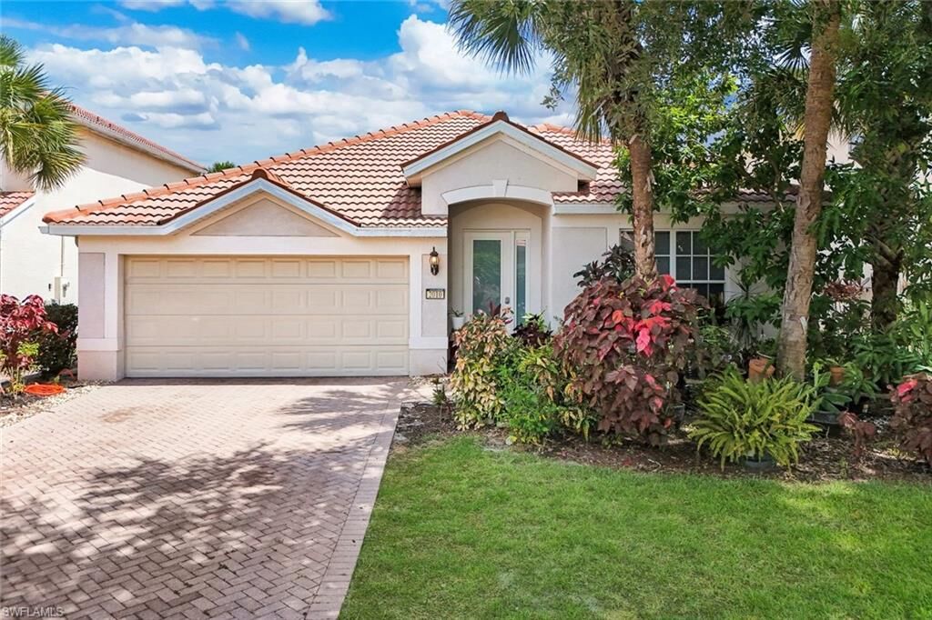 Property Photo: 2010 Fairmont Ln FL 34120