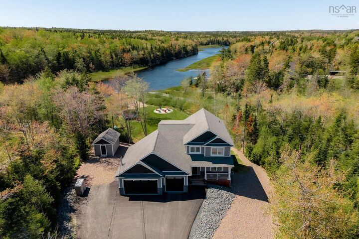 Property Photo: 1290 McCabe Lake Drive NS B4E 0P6